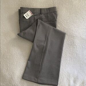 Black and White Woman’s Pull-up Trousers